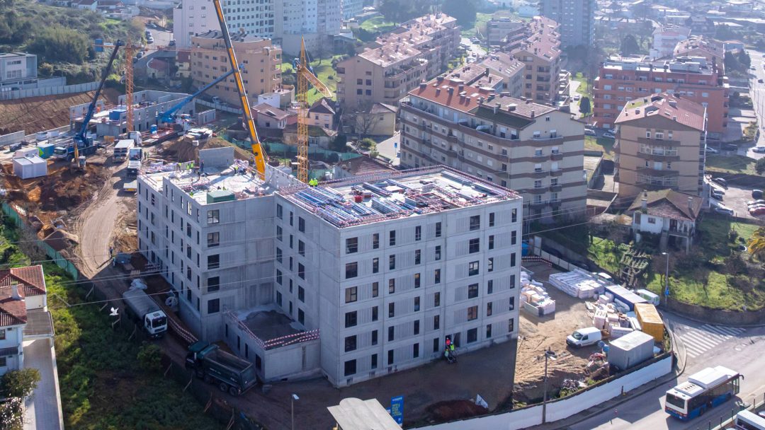 1.ºDireito - Programa de Apoio à Habitação | Mafamude, Portugal - obra Grupo Casais